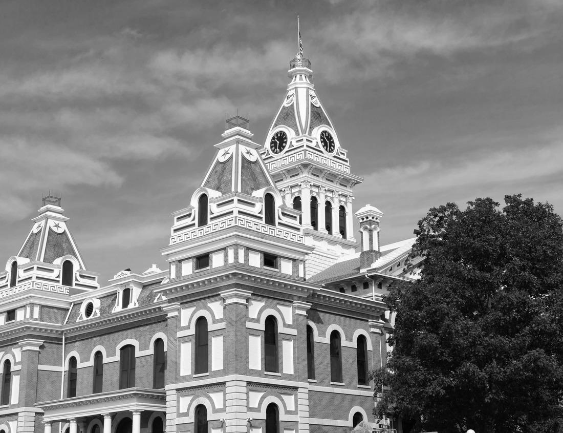 Noah Jigsaw Puzzle Beautiful Lake Louise in Banff National Park, Alberta, Canada in black white 1000 pieces