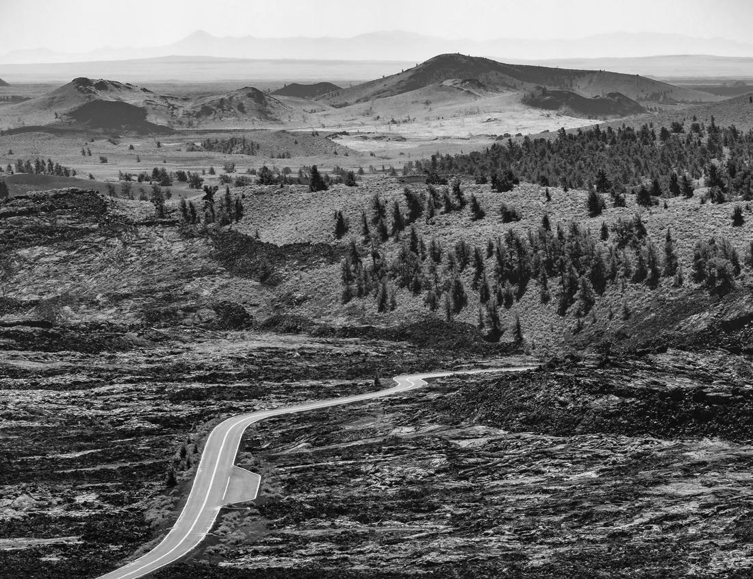Noah Jigsaw Puzzle Kansas City skyline panorama. Panoramic image of the Kansas City downtown district at sunrise in black white 1000 pieces
