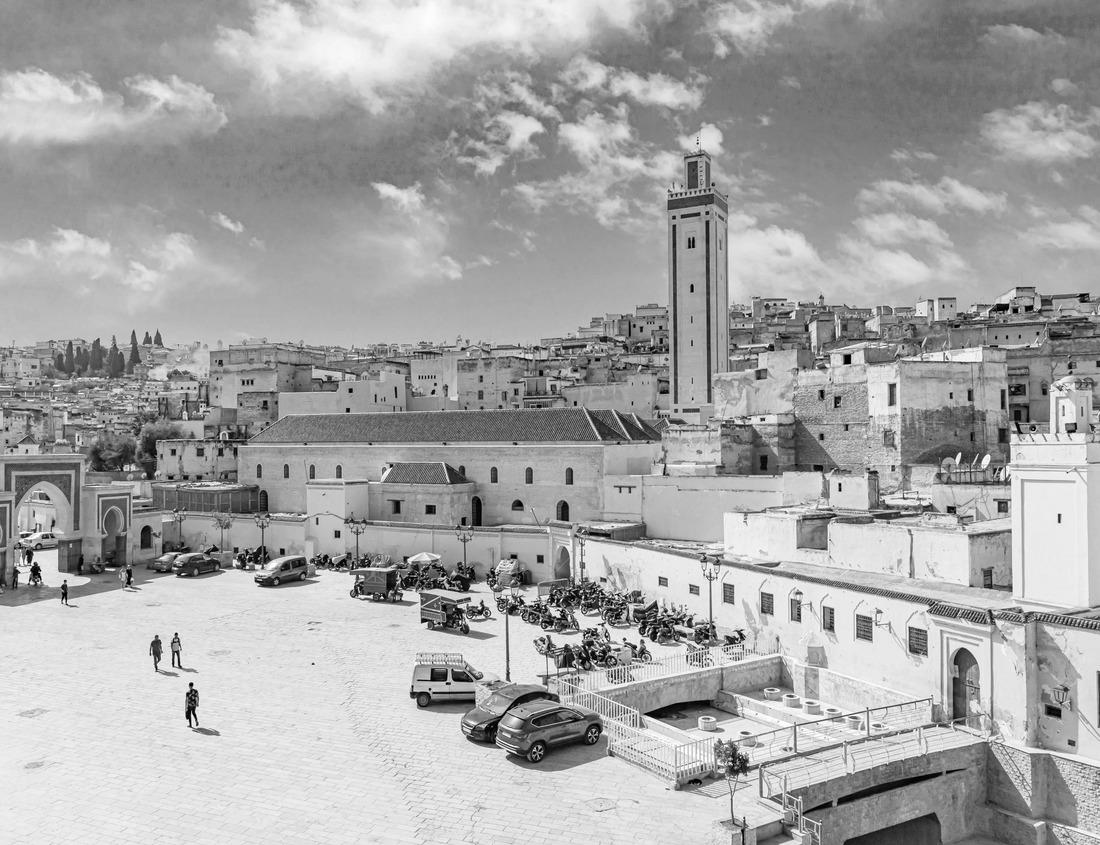 Noah Jigsaw Puzzle City of Milwaukee skyline. Image of Milwaukee skyline at twilight with city reflection in lake Michigan and harbor pier in black white 1000 pieces