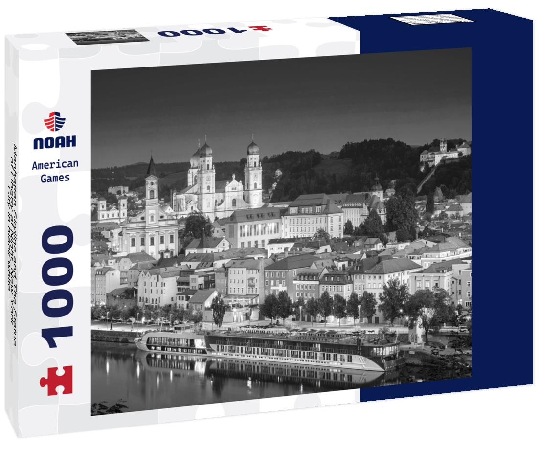 Noah Jigsaw Puzzle Manhattan Skyline and The Statue of Liberty at Night, New York City in black white 1000 pieces