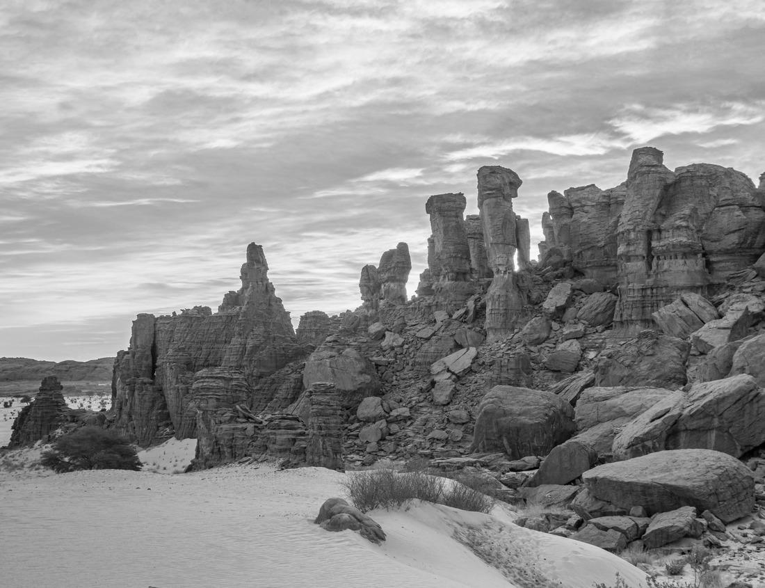 Noah Jigsaw Puzzle St Mary lake in Glacier National Park in Montana, USA in black white 1000 pieces