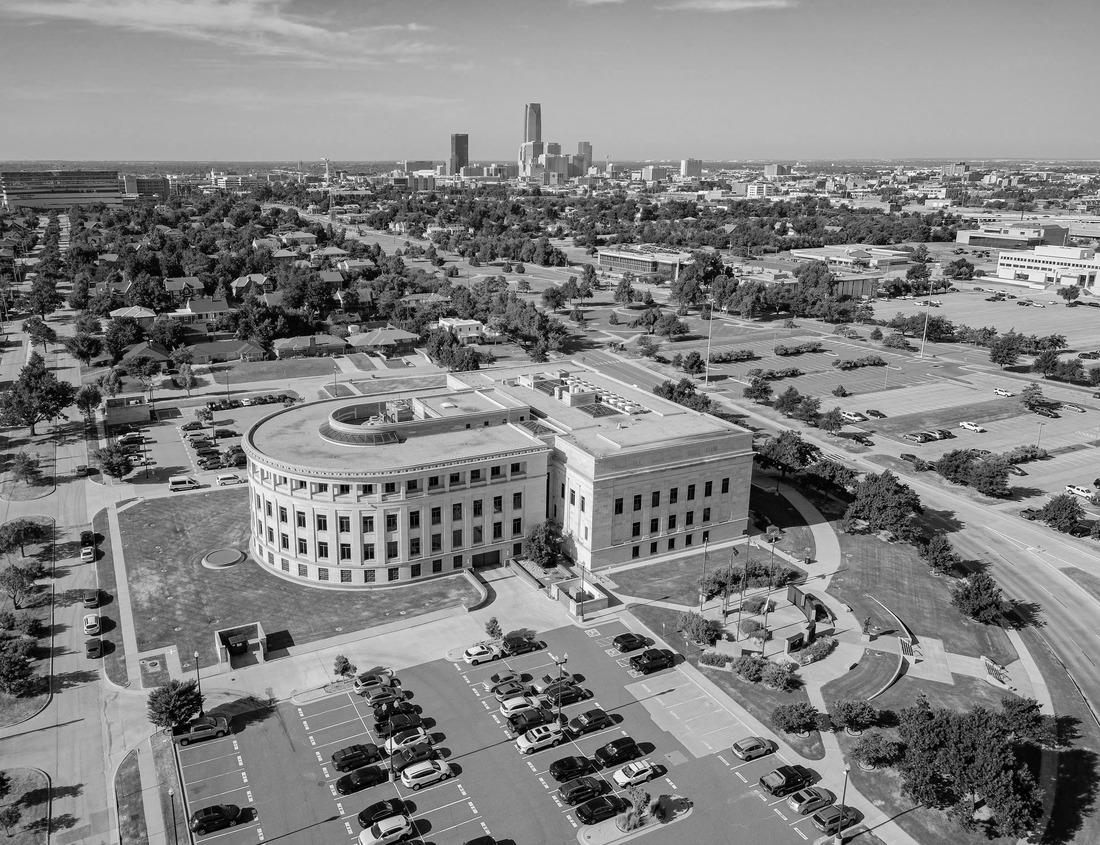 Noah Jigsaw Puzzle The beautiful city of Cape Town with its gorgeous mountains, white sandy beaches and clear waters in black white 1000 pieces