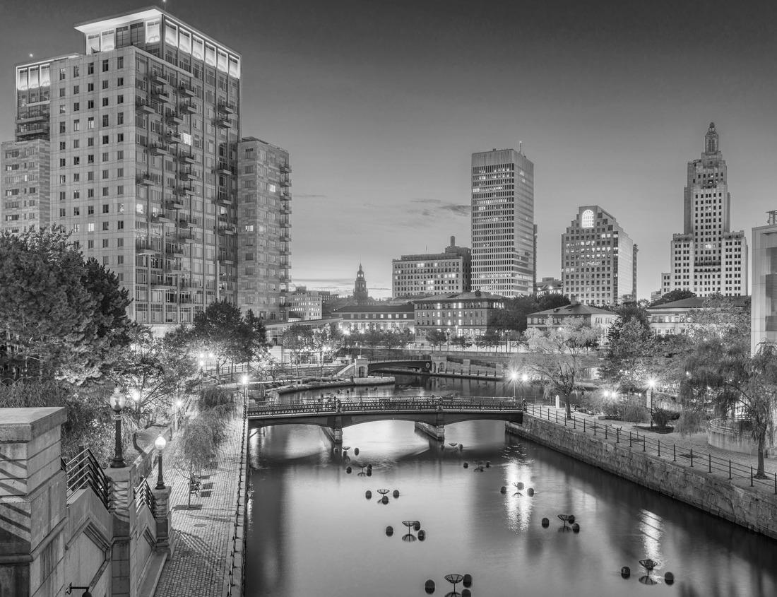 Noah Jigsaw Puzzle Afternoon cityscape of Shinjuku, Tokyo, Japan in black white 1000 pieces