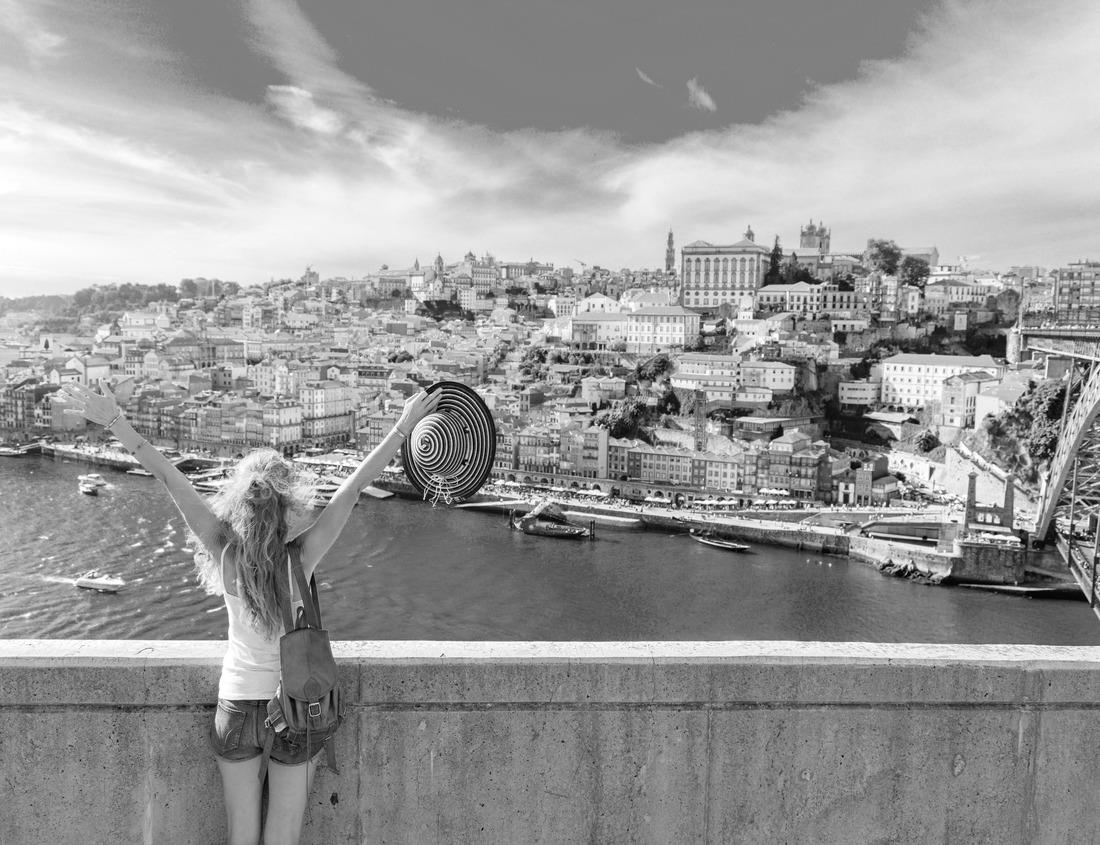 Noah Jigsaw Puzzle Beautiful view of the fall of Oneal Bridge over the Tennessee River in Florence, Alabama in black white 1000 pieces