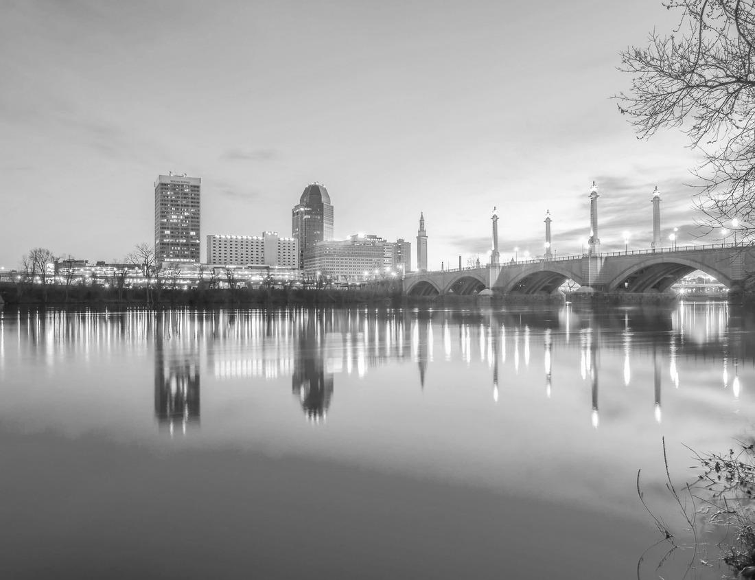 Noah Jigsaw Puzzle Hong Kong Island from Kowloon in black white 1000 pieces