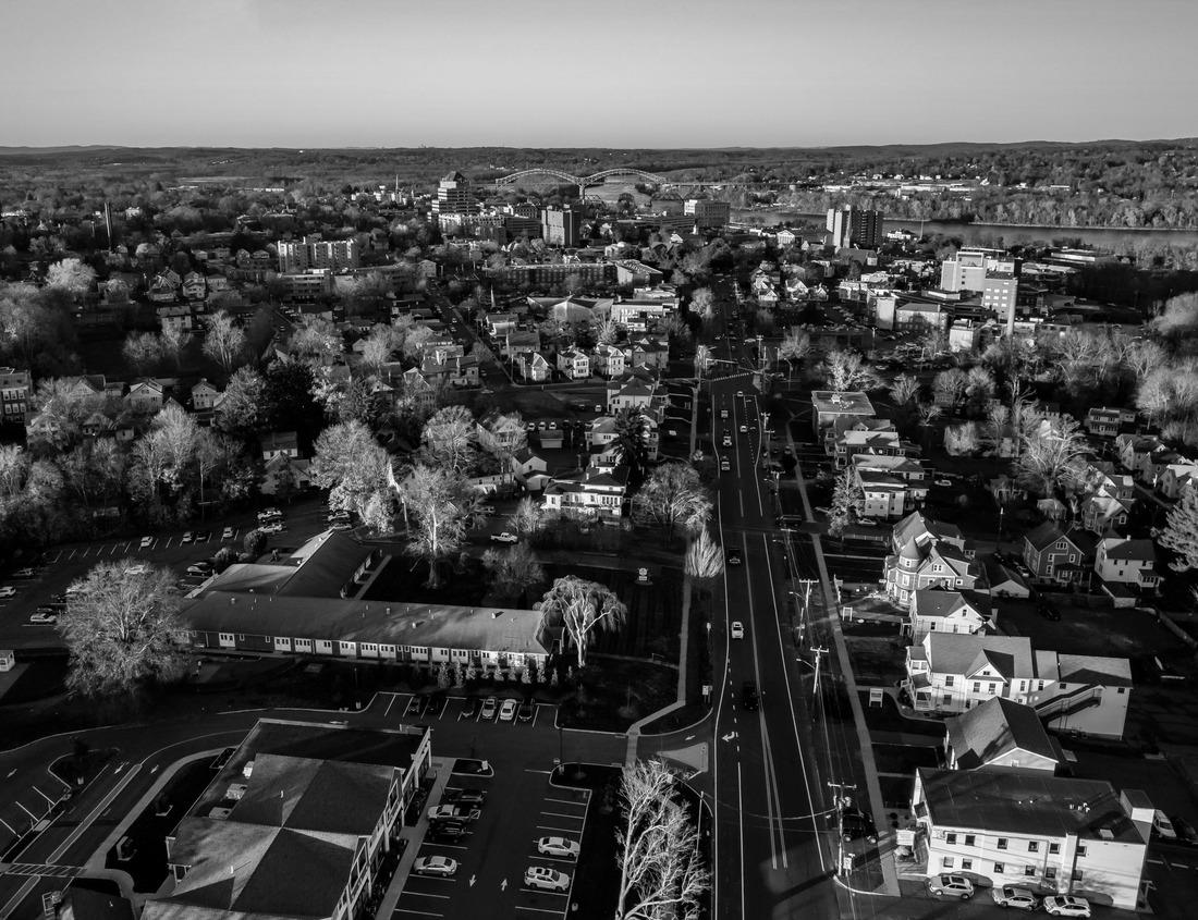 Noah Jigsaw Puzzle Dense buildings in Minato-ku, Tokyo Japan with Tokyo Sky tree visible on the horizon in black white 1000 pieces