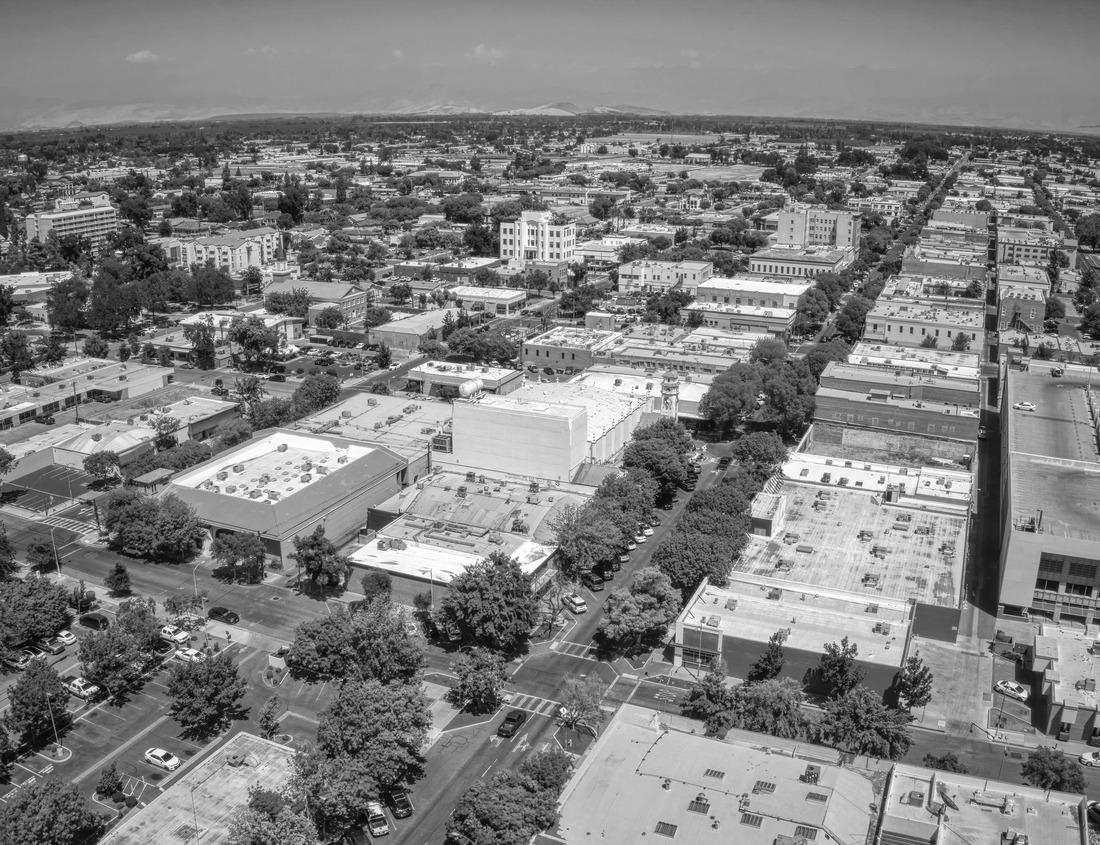 Noah Jigsaw Puzzle Aerial view of Surfers Paradise on the Gold Coast, Queensland, Australia in black white 1000 pieces