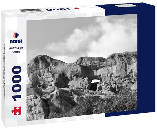 Noah Jigsaw Puzzle Tokyo cityscape at the Roppongi District in black white 1000 pieces