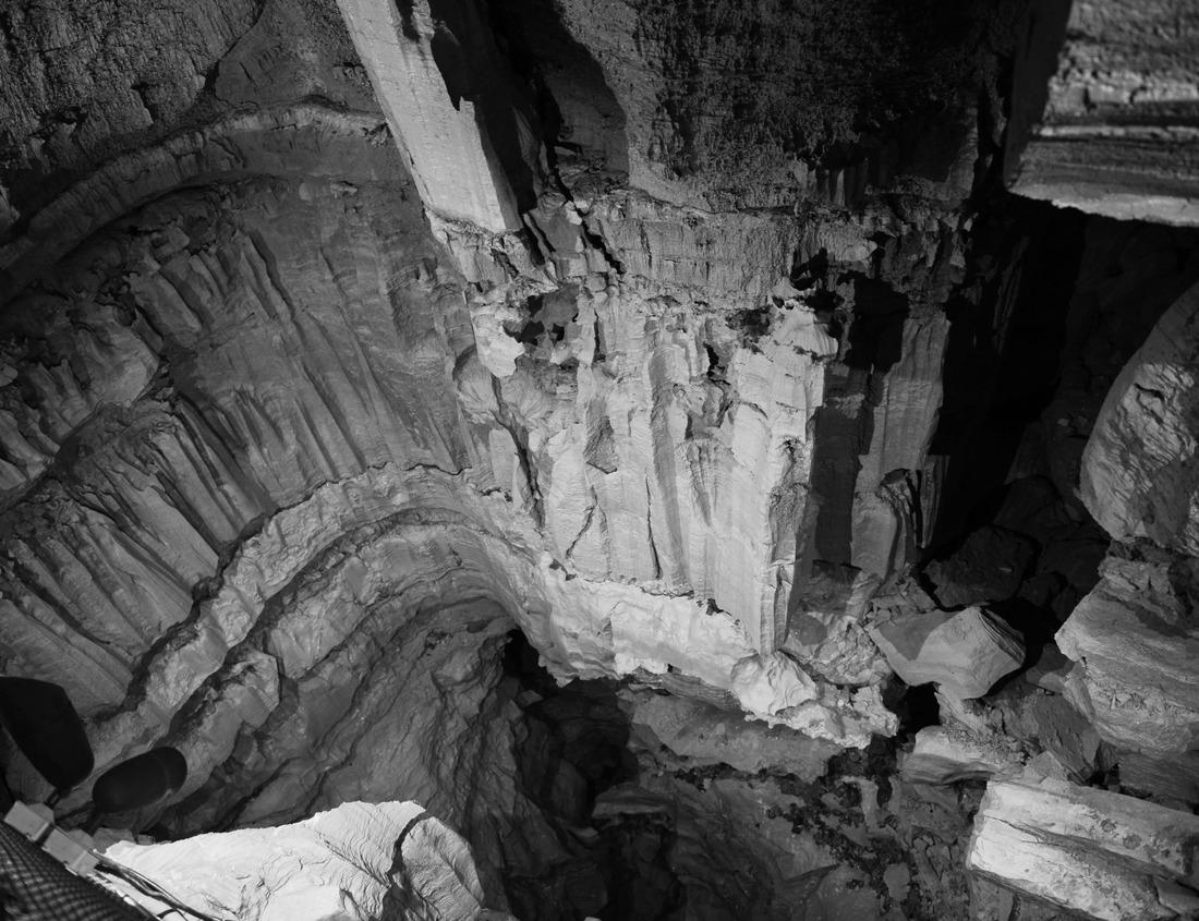 Noah Jigsaw Puzzle Skyline of Mt. Fuji and Yokohama, Japan in black white 1000 pieces