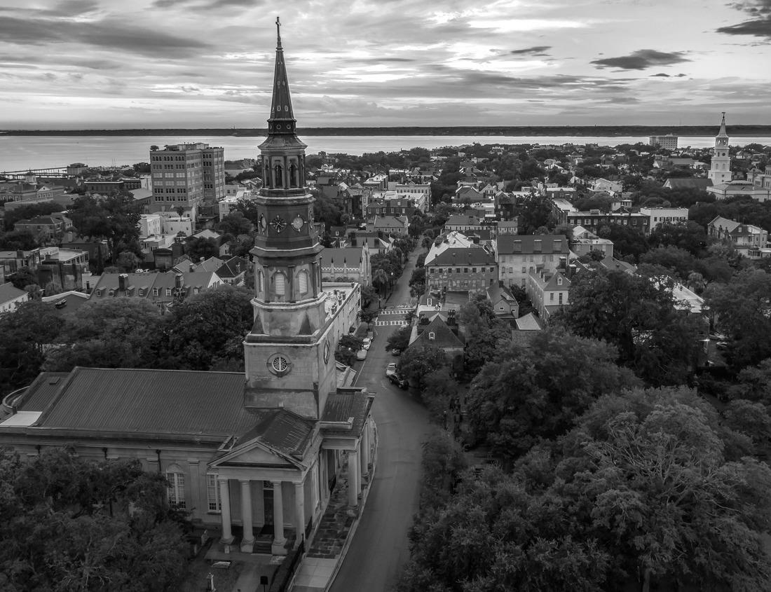 Noah Jigsaw Puzzle Cityscape of Sapporo, Japan in Odori Park in black white 1000 pieces