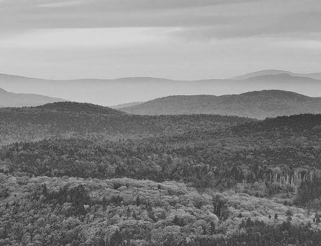 Noah Jigsaw Puzzle Sandstone mountain range with symmetrical reflection in the water, Royal Natal National Park, South Africa in black white 1000 pieces