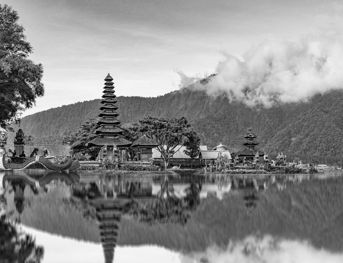 Noah Jigsaw Puzzle Chattanooga, Tennessee, USA downtown over the Tennessee River in black white 1000 pieces