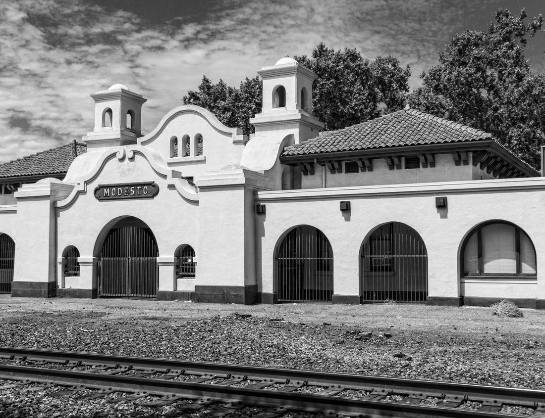 Noah Jigsaw Puzzle Lake Tahoe panorama in black white 1000 pieces