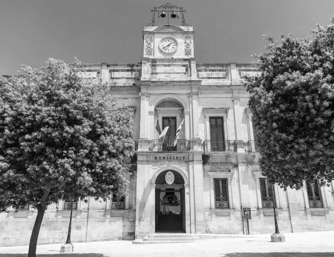 Noah Jigsaw Puzzle Yoshinoyama, Nara, Japan at twilight during the spring in black white 1000 pieces