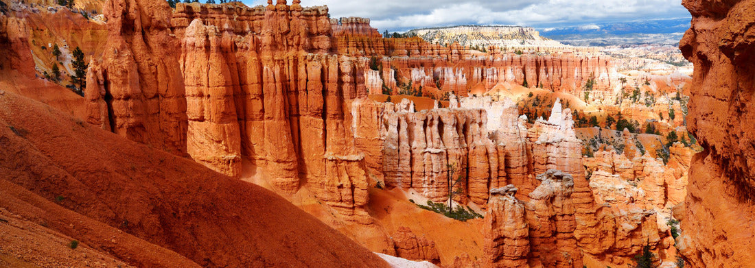 Noah Jigsaw Puzzle Scenic view of stunning red sandstone hoodoos in Bryce Canyon National Park in Utah, USA panorama 1000 pieces