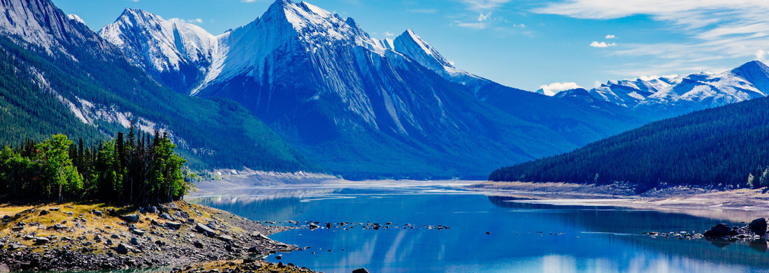 Noah Jigsaw Puzzle Medicine Lake is located in Jasper National Park, Alberta, Canada. It is located 20 km southeast of the village of Jasper, Alberta panorama 1000 pieces