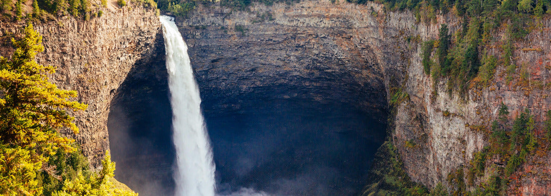 Noah Jigsaw Puzzle Helmcken Falls is a 141 m long waterfall on the Murtle River in Wells Grey Provincial Park in British Columbia, Canada panorama 1000 pieces