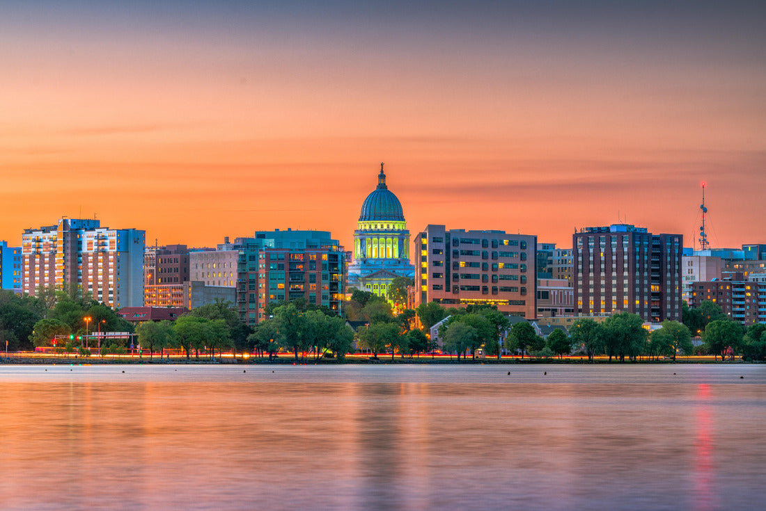 Noah Jigsaw Puzzle Madison, Wisconsin, USA downtown skyline at dusk on Lake Monona 2000 pieces