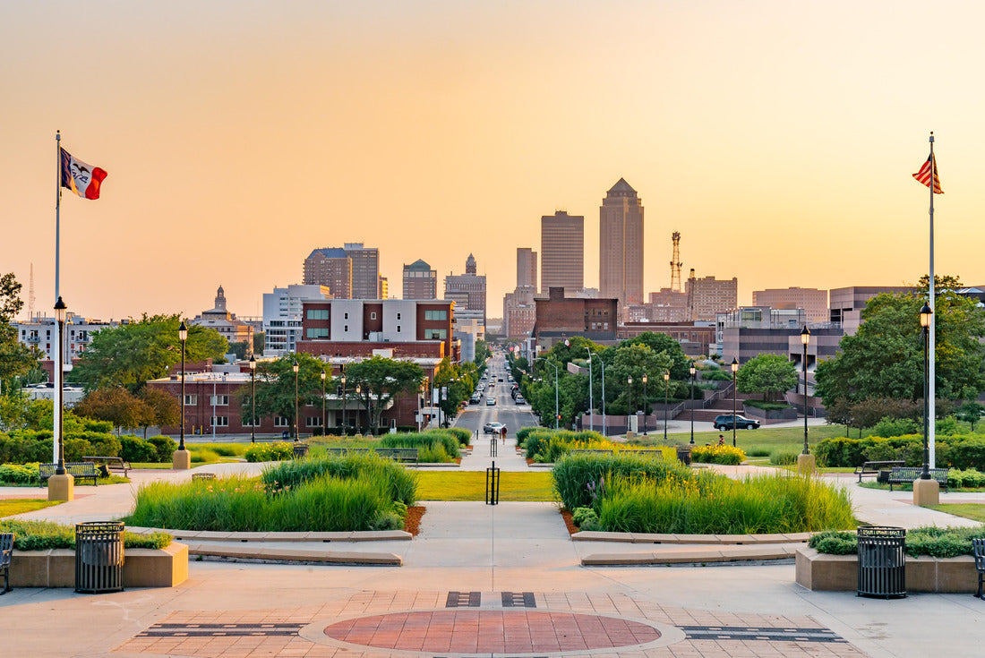 Noah Jigsaw Puzzle City skyline of Omaha Nebraska from the Heartland of America Park 2000 pieces