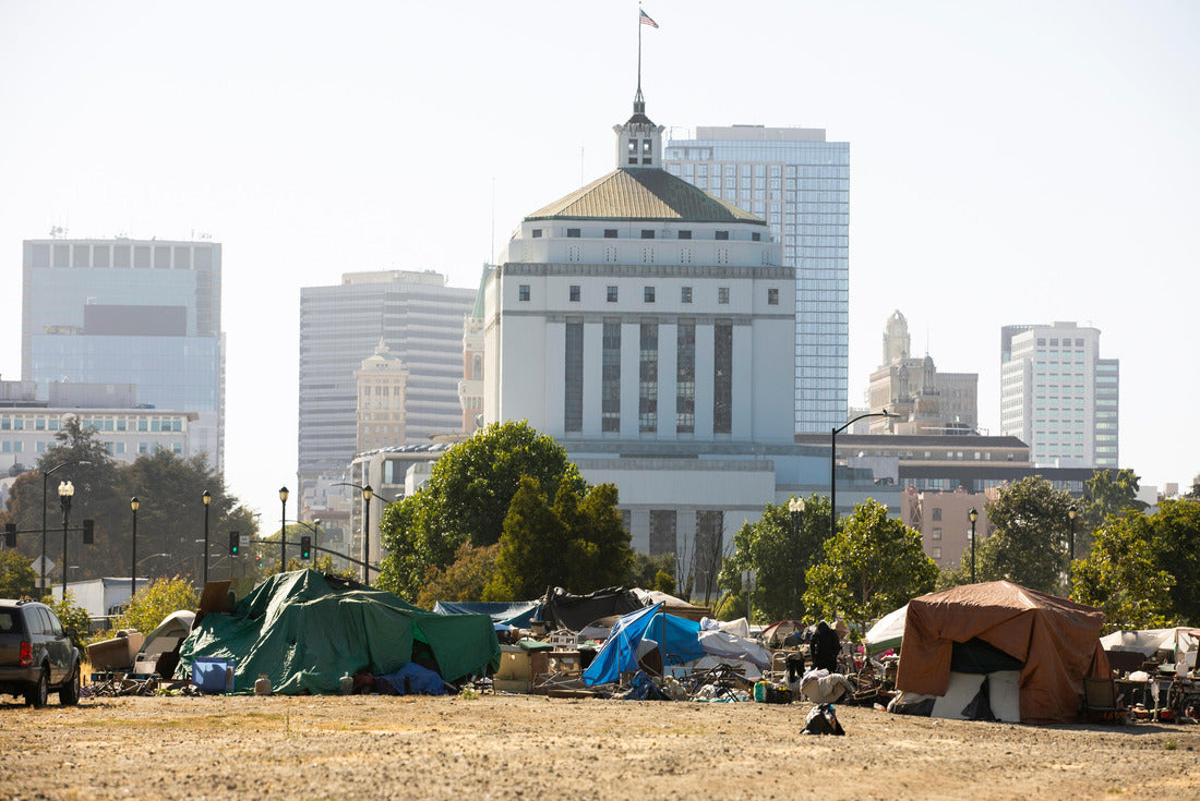 Noah Jigsaw Puzzle A homeless encampment frames the skyline of downtown Oakland, California, USA 2000 pieces