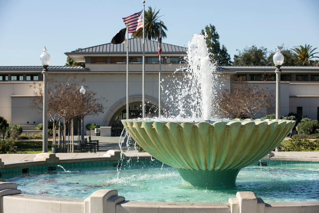 Noah Jigsaw Puzzle Afternoon view of a public water fountain in downtown Monrovia, California, USA 2000 pieces