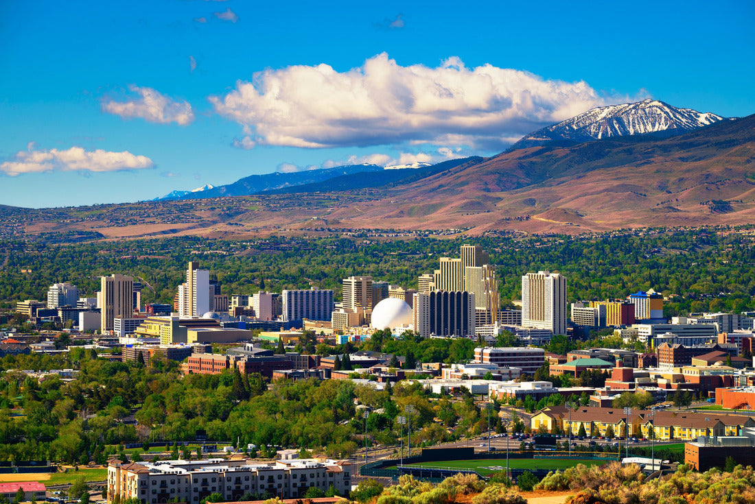 Noah Jigsaw Puzzle Reno skyline, Nevada, with hotels, casinos and the surrounding High Eastern Sierra foothills 2000 pieces