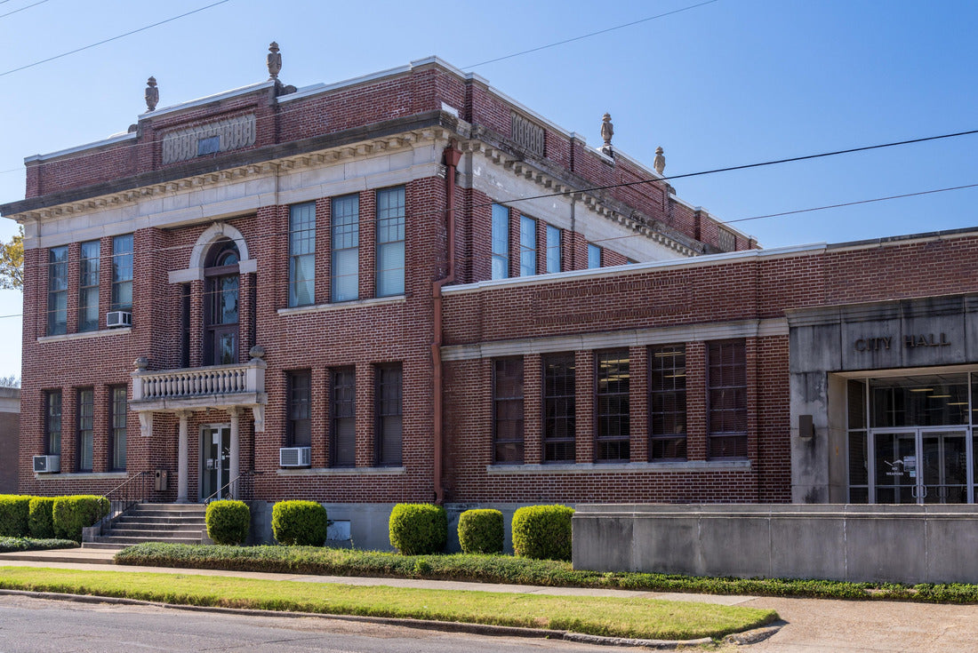 Noah Jigsaw Puzzle Side view and entrance to the Town or City Hall in the small town of Greenville in Mississippi 2000 pieces