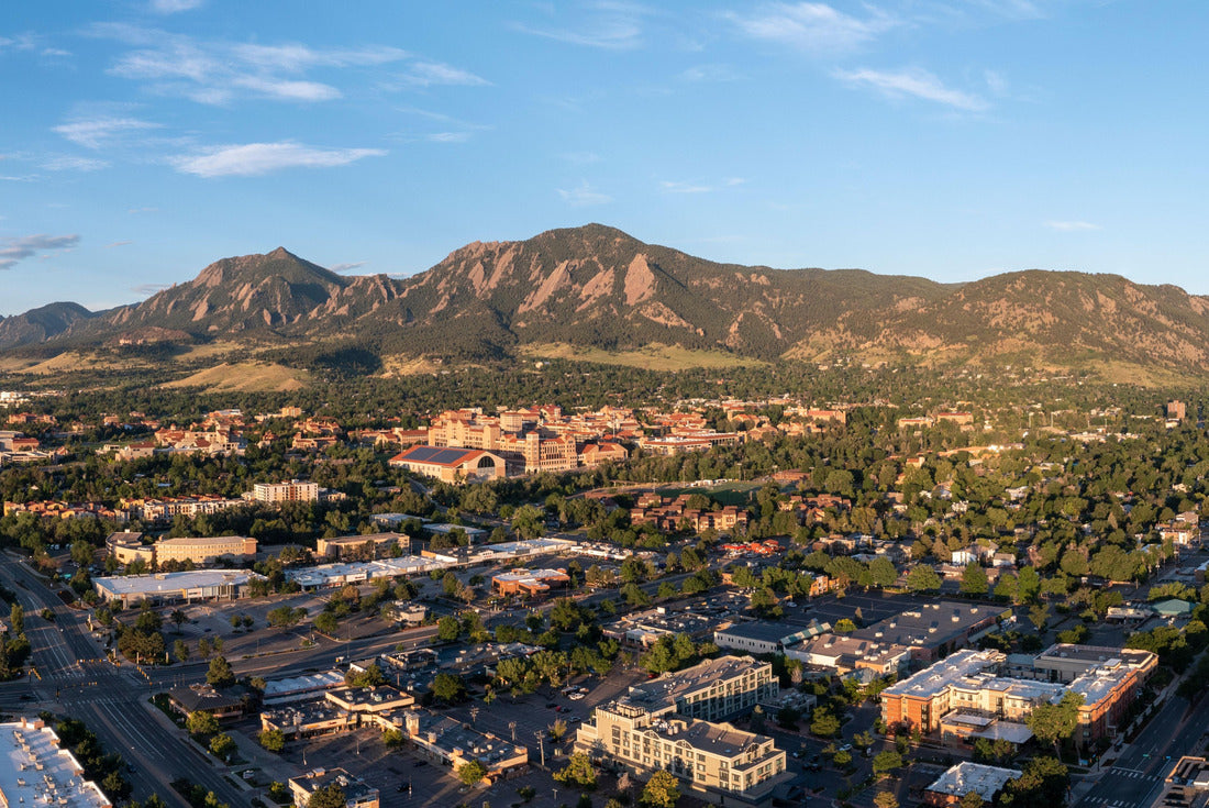 Noah Jigsaw Puzzle Morning sunrise photo of Boulder, Colorado highlights the city with a contrast on the mountains 2000 pieces