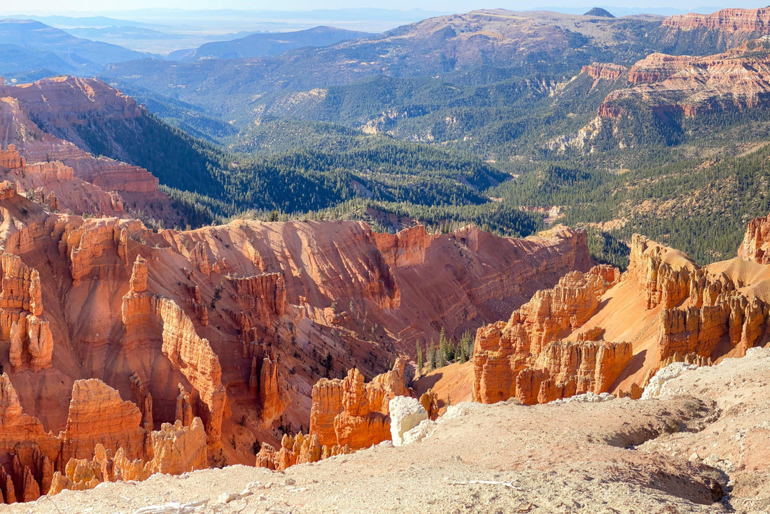 Noah Jigsaw Puzzle Cedar Breaks National Monument in Utah. A natural amphitheater filled with hoodoos, windows, canyons, spires, walls, and steep cliffs. A view from the canyon rim 2000 pieces