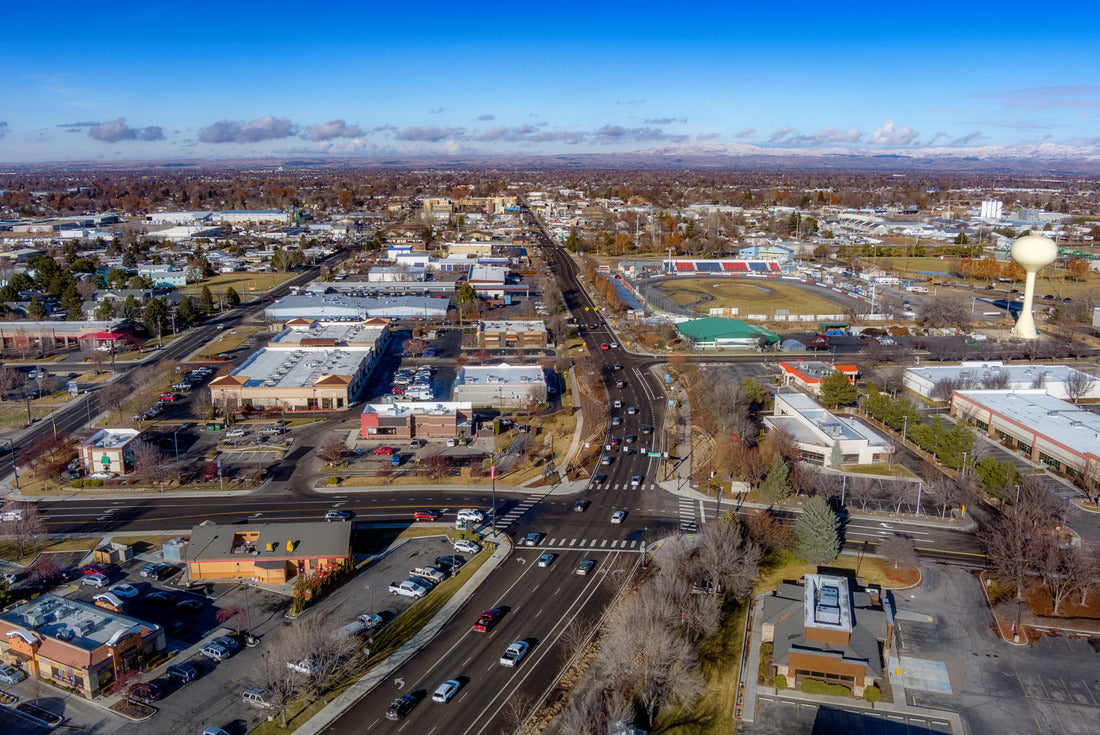 Noah Jigsaw Puzzle Main street leads through the small town of Meridian Idaho 2000 pieces