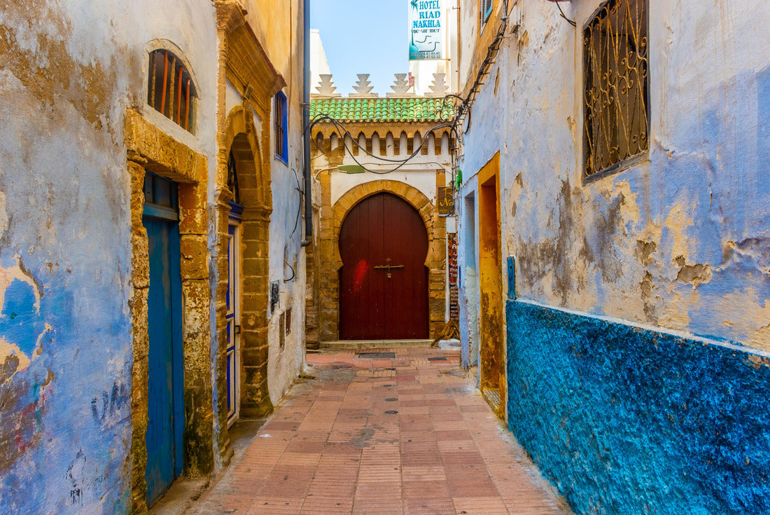 Old street in the medina of Essaouira, Morocco 2000pc Puzzle