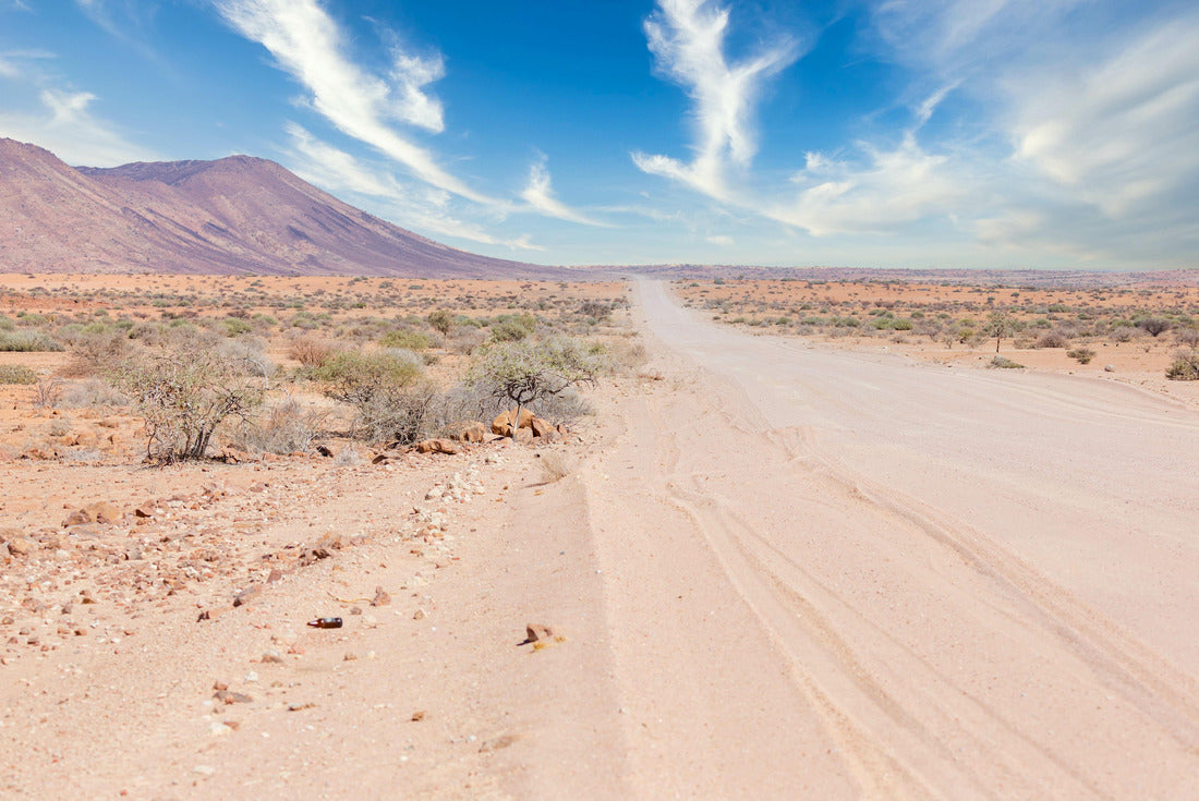 Gravel road and beautiful landscape in Namibia 2000pc Puzzle