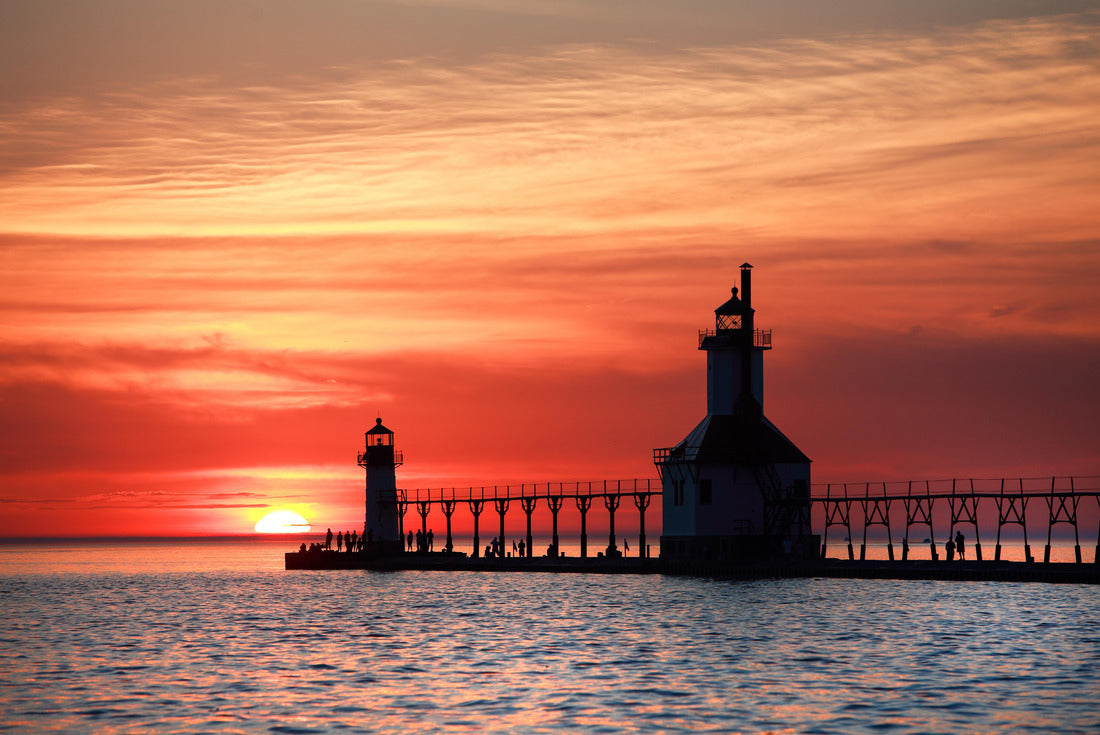 Noah Jigsaw Puzzle St Joseph Lighthouse at sunset, Lake Michigan 2000 pieces