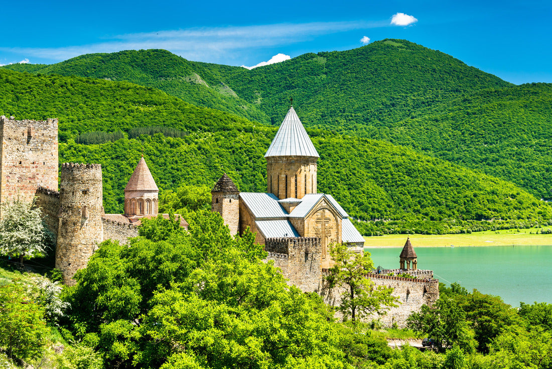 Noah Jigsaw Puzzle Ananuri Castle on the Aragvi River in Georgia 2000 pieces