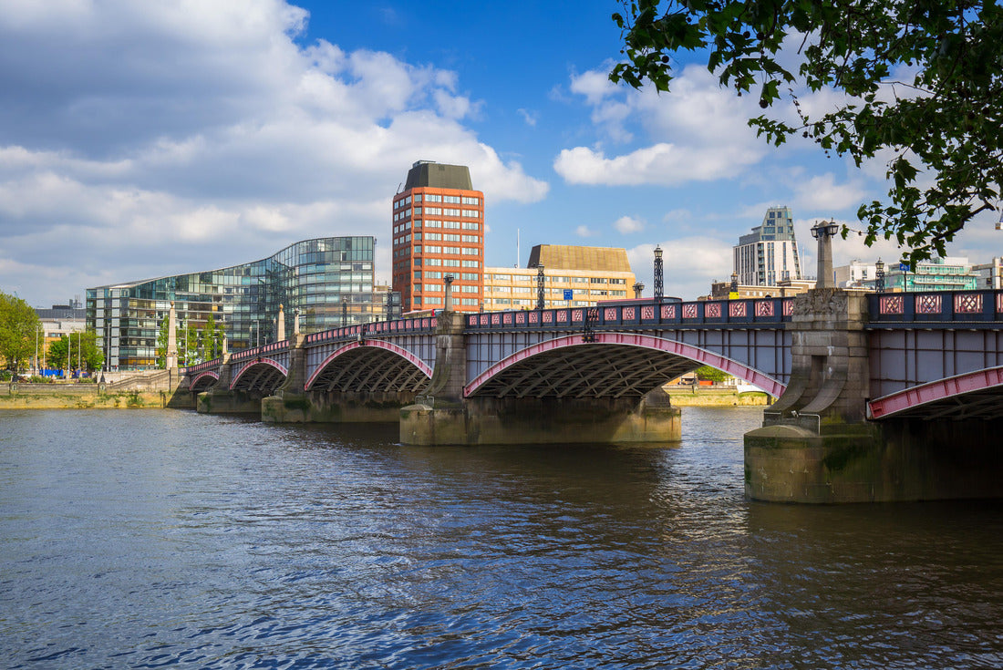 Lambeth bridge at Thames river in London, UK 2000pc Puzzle