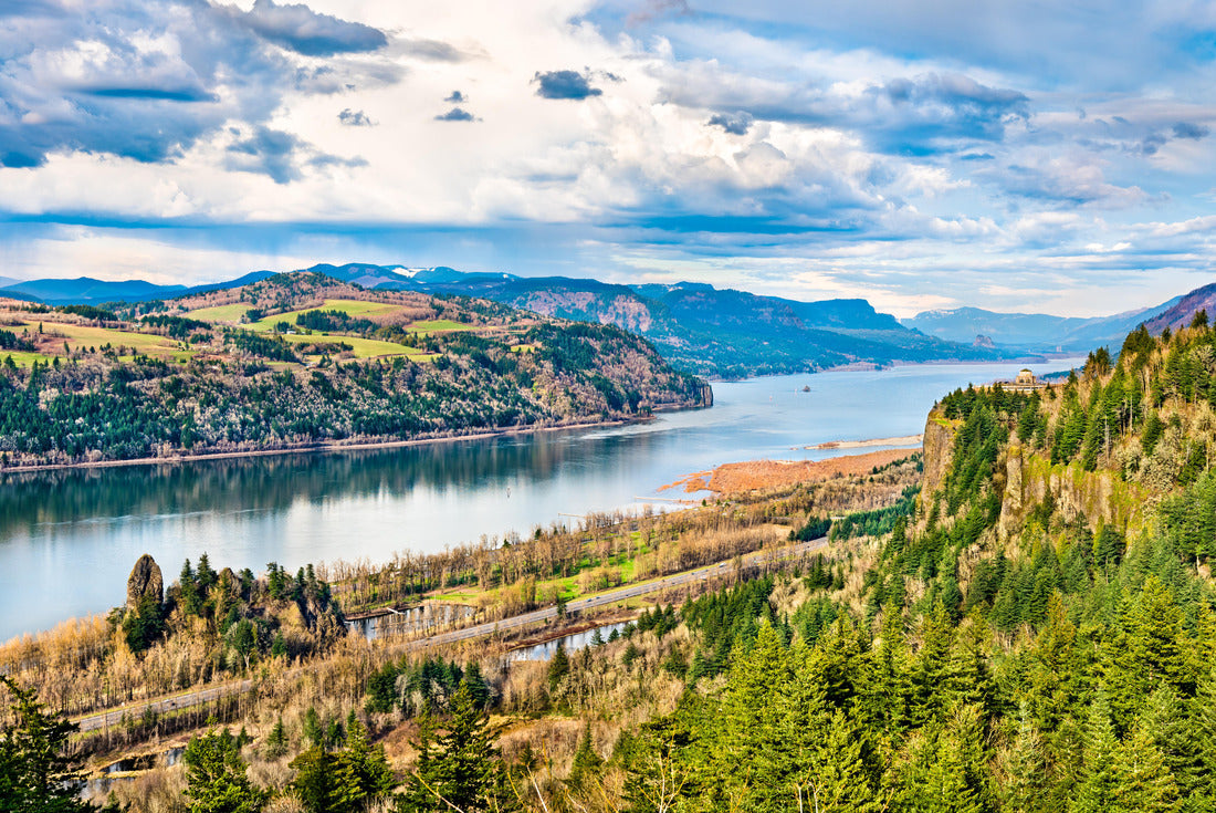Columbia River Gorge near Portland in Oregon 2000pc Puzzle