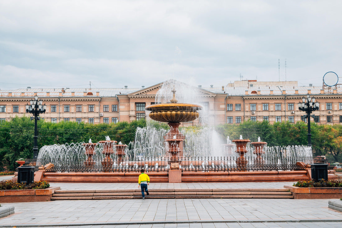 Noah Jigsaw Puzzle Lenin square fountain in Khabarovsk, Russia 2000 pieces