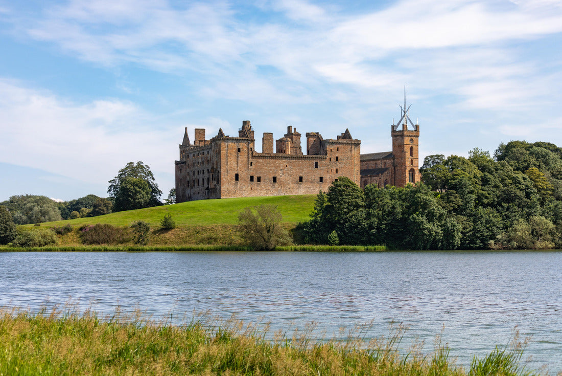 The beautiful Linlithgow Palace in Scotland 2000pc Puzzle