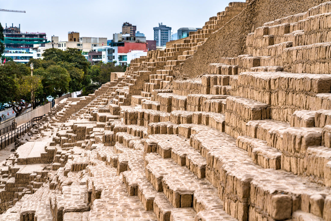 Noah Jigsaw Puzzle Pyramid of the Huaca Pucllana in Lima, Peru 2000 pieces