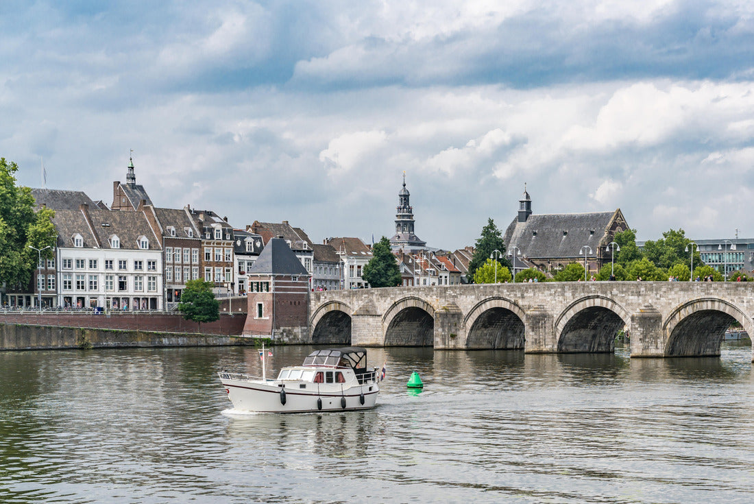 Beautiful view of the Maastricht riverbank 2000pc Puzzle