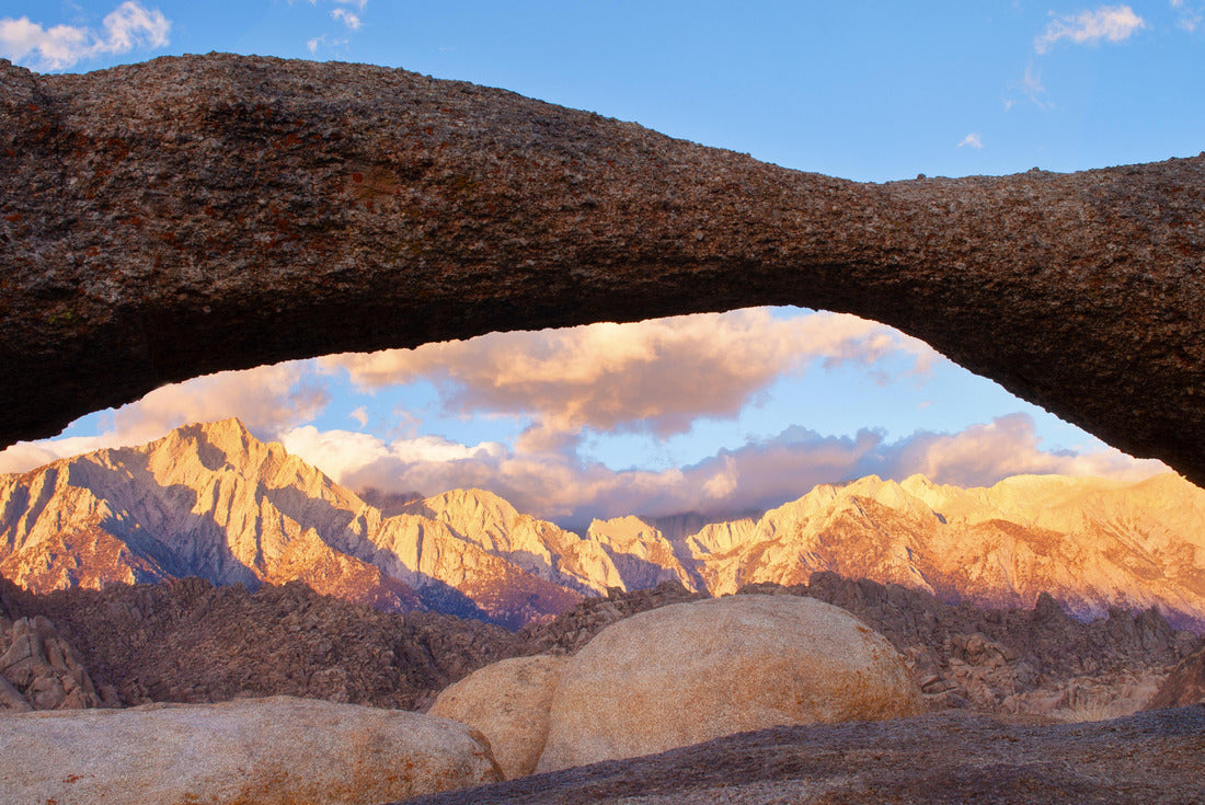 The Lathe Arch in Alabama Hills Lone Pine 2000pc Puzzle