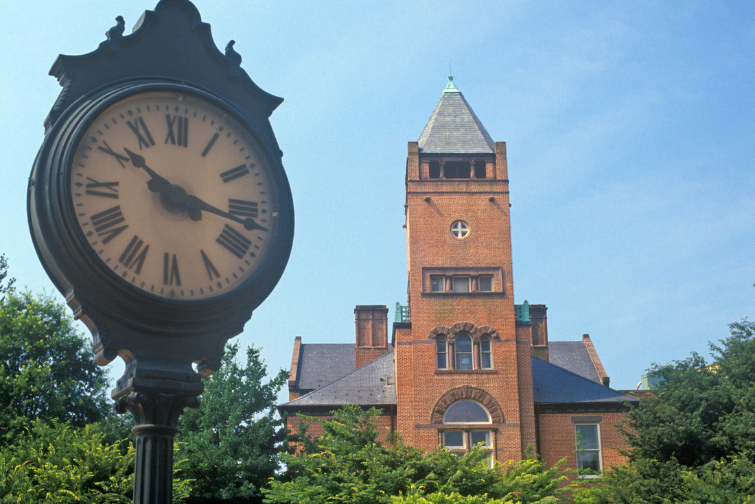 Red Brick Courthouse, Rockville, Maryland 2000pc Puzzle