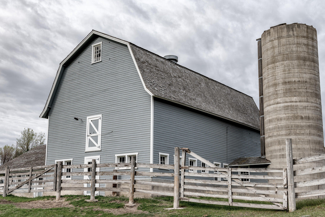 Classic old Dairy Barn on a farm in Idaho 2000pc Puzzle