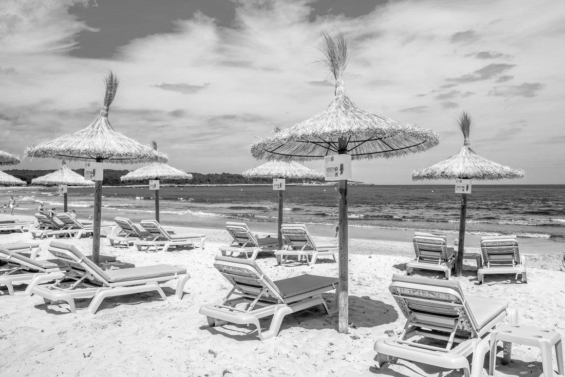 Beach of Sa Coma in Mallorca, Spain 2000pc PuzzleBlack and White