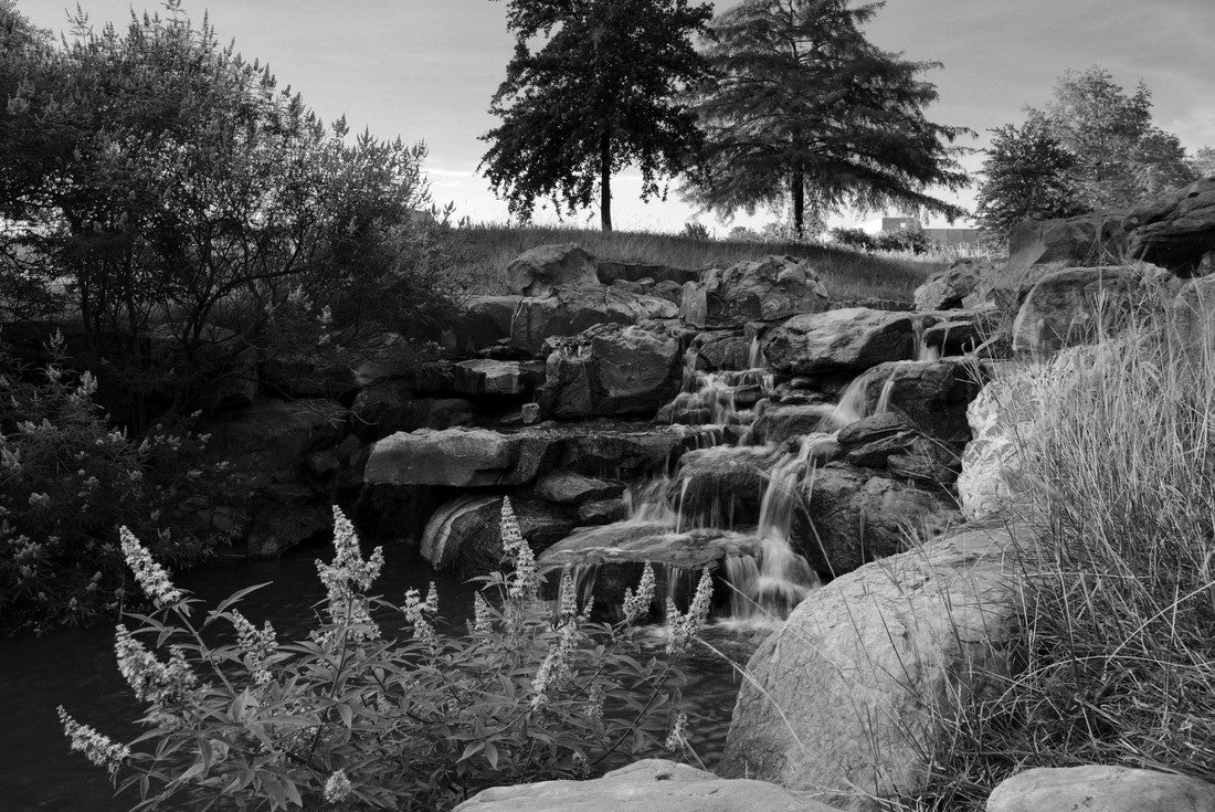 A waterfall in a beautiful Frisco, TX park 2000pc PuzzleBlack and White