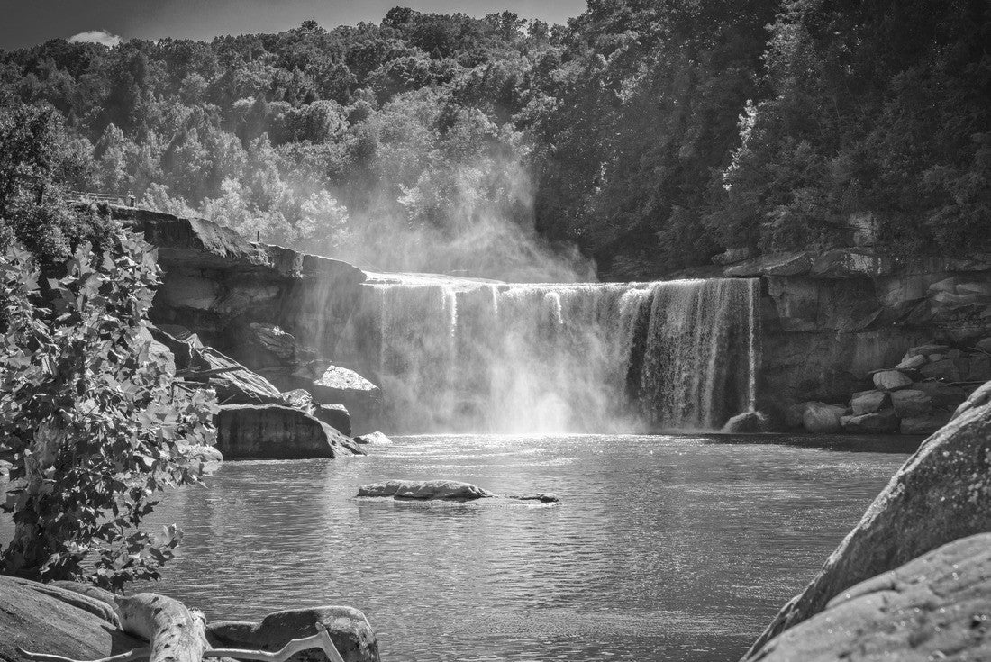 A misty view of Cumberland Falls State Park in Corbin, Kentucky, USA 2000pc PuzzleBlack and White