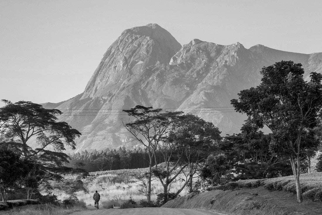 Mulanje Massif (mountain) in Malawi 2000pc PuzzleBlack and White