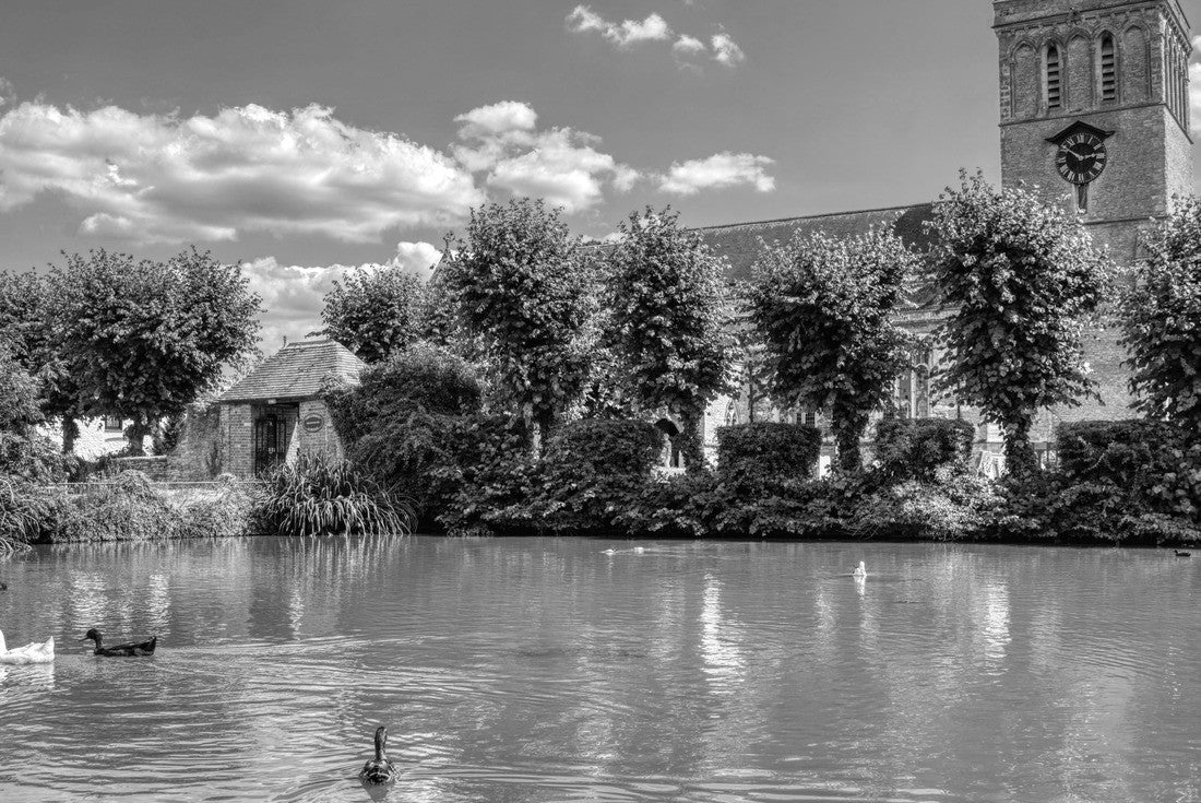Duck pond and church in the village of Haddenham on a summer's day 2000pc PuzzleBlack and White