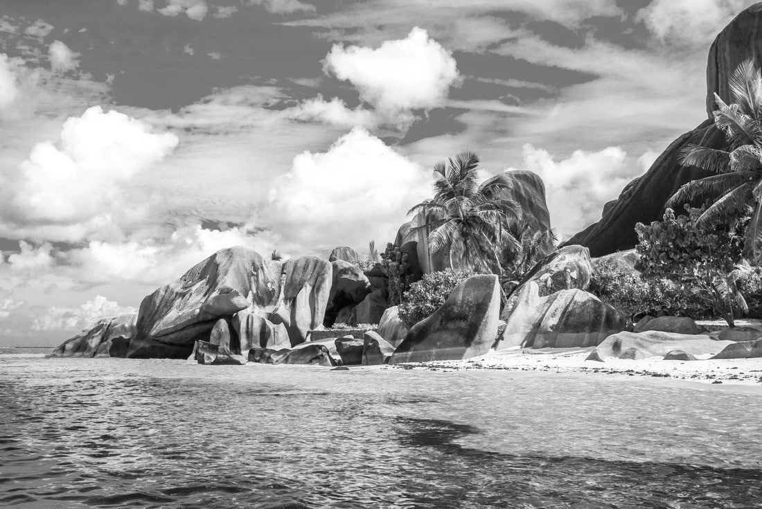 Noah Jigsaw Puzzle The famous beach, Source d'Argent at La Digue Island, Seychelles in black white 2000 pieces