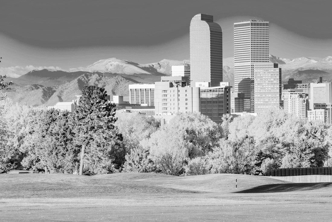 Scenic of Denver Colorado skyline. City Park and Rocky Mountains. Located in Denver, Colorado, USA 2000pc PuzzleBlack and White
